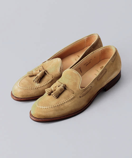 ALDEN(オールデン)の「ALDEN / <別注>CALFSUEDE TASSEL LOAFERS(ドレスシューズ・メンズ・ネイビー/ベージュ・6inch/8inch/7inch/6.5inch/7.5inch/9.5inch/9inch/8.5inch)」の1枚目の写真