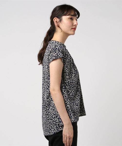 three dots(スリードッツ)の「スモールレオパードプリント フレンチスリーブTシャツ(Tシャツ/カットソー・レディース・ベージュ/ネイビー・S/XS)」の3枚目の写真