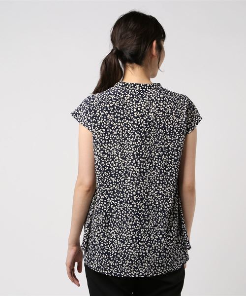 three dots(スリードッツ)の「スモールレオパードプリント フレンチスリーブTシャツ(Tシャツ/カットソー・レディース・ベージュ/ネイビー・S/XS)」の4枚目の写真