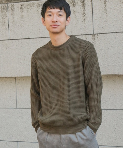 LAKOLE（ラコレ）の「アクリルワッフルニットプルオーバー / LAKOLE（ニット/セーター・メンズ・ブラック/ベージュ/レッド/ブルー/グリーン/キャメル/マスタード/チャコール/ブラウン/オリーブ・MEDIUM/LARGE）」の5枚目の写真