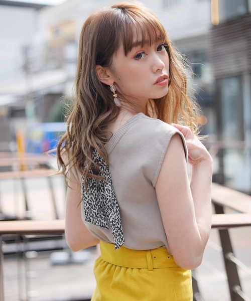 LIPSERVICE（リップサービス）の「2wayリボンノースリカラーニット（ニット/セーター・レディース・ホワイト/ブラック/ベージュ/ライム/オレンジ系その他・FREE）」の4枚目の写真