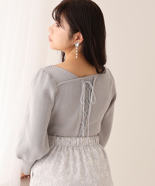 one after another NICE CLAUP（ワンアフターアナザーナイスクラップ）の「バックレースアップラメニット（ニット/セーター・レディース・オフホワイト/グレー/ベージュ/パープル・FREE）」の3枚目の写真