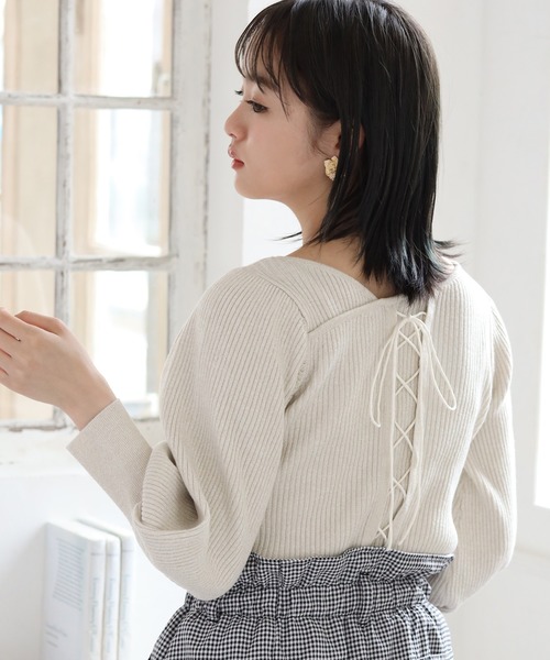 one after another NICE CLAUP（ワンアフターアナザーナイスクラップ）の「バックレースアップラメニット（ニット/セーター・レディース・オフホワイト/グレー/ベージュ/パープル・FREE）」の16枚目の写真