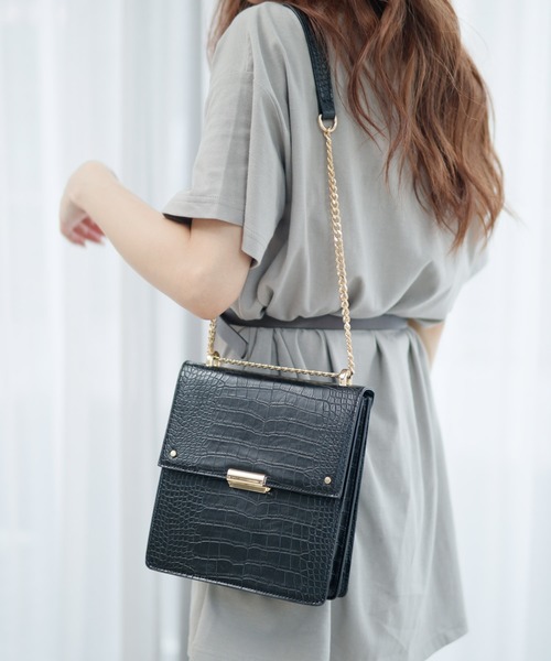 LIPSERVICE(リップサービス)の「クロコスクエアチェーンバッグ(ショルダーバッグ・レディース・ベージュ/ブラック・FREE)」の3枚目の写真