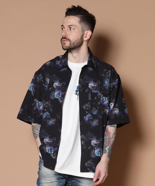 Luv maison(ラブメゾン)の「グラデーションダークフラワー 半袖シャツ(シャツ/ブラウス・メンズ・ホワイト/ブラック系その他2/ブラック・M/L/XL)」の3枚目の写真