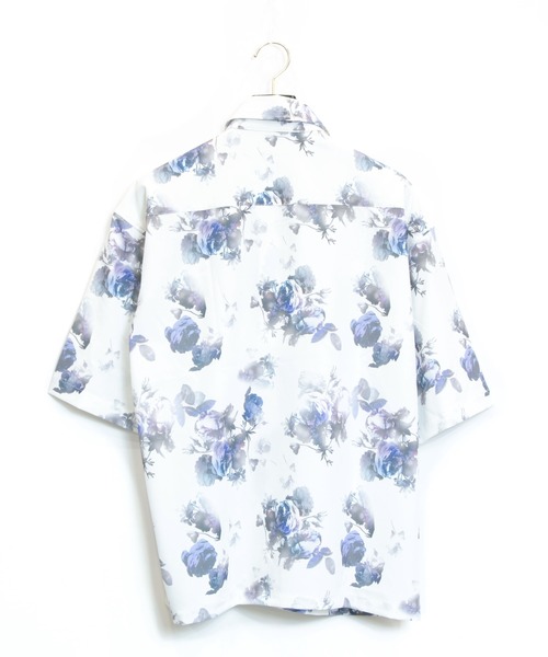 Luv maison(ラブメゾン)の「グラデーションダークフラワー 半袖シャツ(シャツ/ブラウス・メンズ・ホワイト/ブラック系その他2/ブラック・M/L/XL)」の4枚目の写真