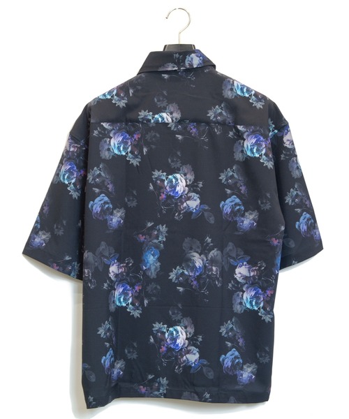Luv maison(ラブメゾン)の「グラデーションダークフラワー 半袖シャツ(シャツ/ブラウス・メンズ・ホワイト/ブラック系その他2/ブラック・M/L/XL)」の5枚目の写真