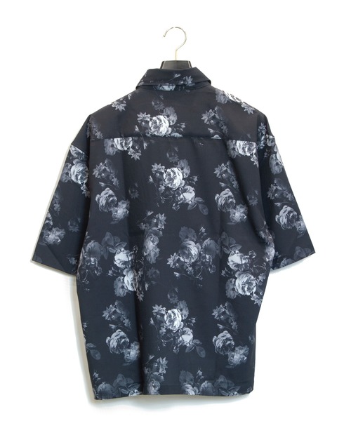 Luv maison(ラブメゾン)の「グラデーションダークフラワー 半袖シャツ(シャツ/ブラウス・メンズ・ホワイト/ブラック系その他2/ブラック・M/L/XL)」の6枚目の写真