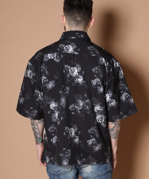 Luv maison(ラブメゾン)の「グラデーションダークフラワー 半袖シャツ(シャツ/ブラウス・メンズ・ホワイト/ブラック系その他2/ブラック・M/L/XL)」の15枚目の写真