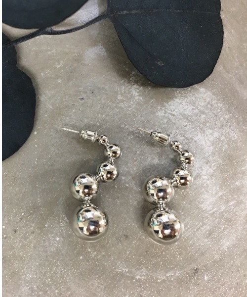 ulu（ウル）の「bubble pierce（ピアス（両耳用）・レディース・シルバー/ゴールド・ONE SIZE）」の2枚目の写真