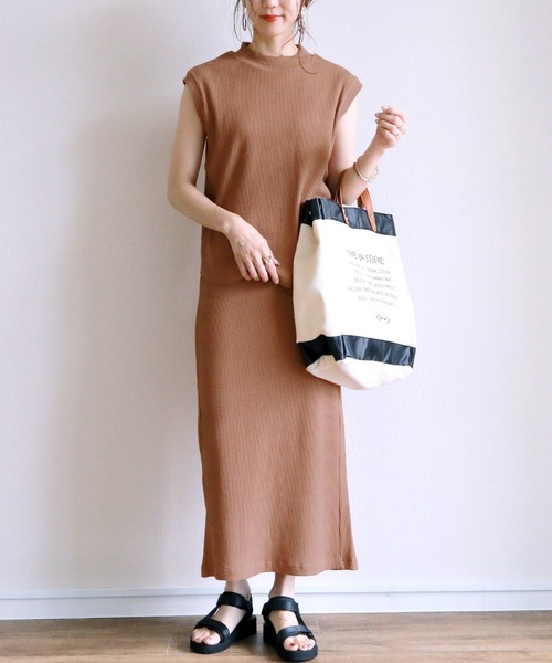 reca（レカ）の「リブセットアップ（Tシャツ/カットソー・レディース・ブラック/ベージュ/モカ/テラコッタ・M）」の3枚目の写真