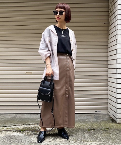 PAGEBOY（ページボーイ）の「フェイクレザーロングナロースカート（スカート・レディース・ブラック/ブラウン系その他/オフホワイト・SMALL/MEDIUM）」の16枚目の写真