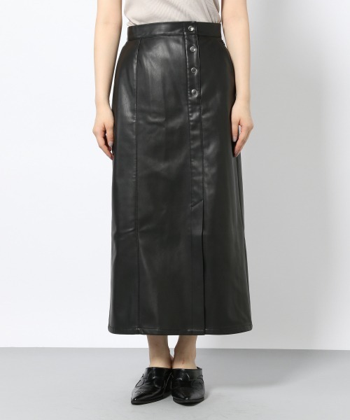 PAGEBOY（ページボーイ）の「フェイクレザーロングナロースカート（スカート・レディース・ブラック/ブラウン系その他/オフホワイト・SMALL/MEDIUM）」の4枚目の写真