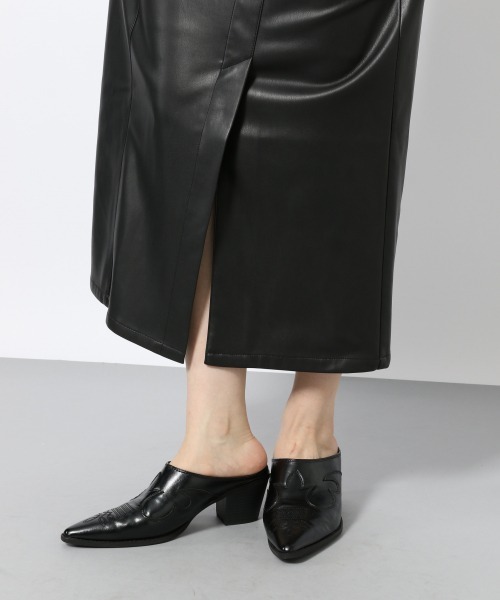 PAGEBOY（ページボーイ）の「フェイクレザーロングナロースカート（スカート・レディース・ブラック/ブラウン系その他/オフホワイト・SMALL/MEDIUM）」の13枚目の写真