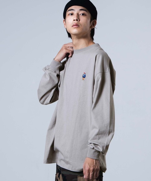 BEN DAVIS（ベンデイビス）の「∴WEGO/BEN DAVIS 別注ベンデイビス刺繍ビッグロンT（Tシャツ/カットソー・メンズ・スミクロ/ダークグリーン/ベージュ/ホワイト/パープル系その他/ベージュ系その他/グリーン系その他/ブルー系その他・MEDIUM/LARGE/SMALL）」の4枚目の写真