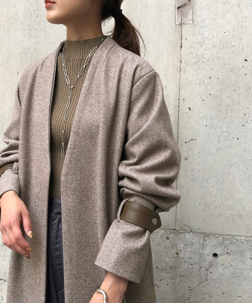 &g'aime（アンジェム）の「【&g'aime】ヘリンボーンノーカラーロングコート（チェスターコート・レディース・ブラック/ブラウン・FREE）」の2枚目の写真