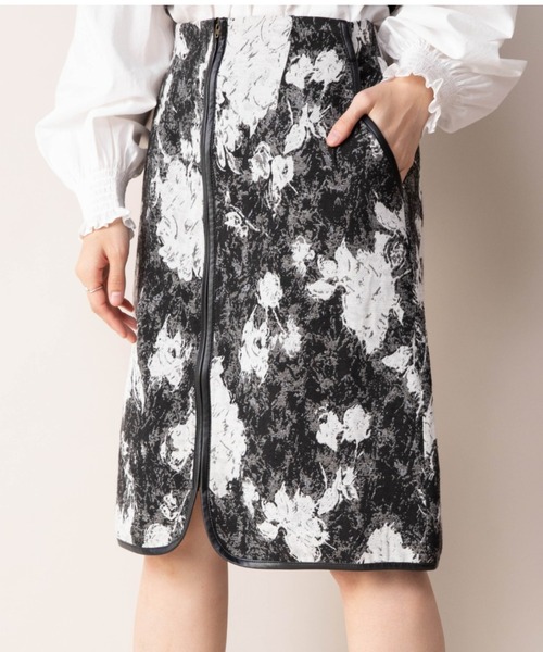 Mysa&Liina（ミーサリーナ）の「ジャガードタイトスカート（スカート・レディース・ブラック/レッド・M）」の6枚目の写真