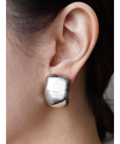 MURUA(ムルーア)の「ボリュームアーチイヤリング(イヤリング・レディース・シルバー/ゴールド・FREE)」の2枚目の写真