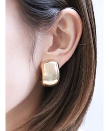 ボリュームアーチイヤリング