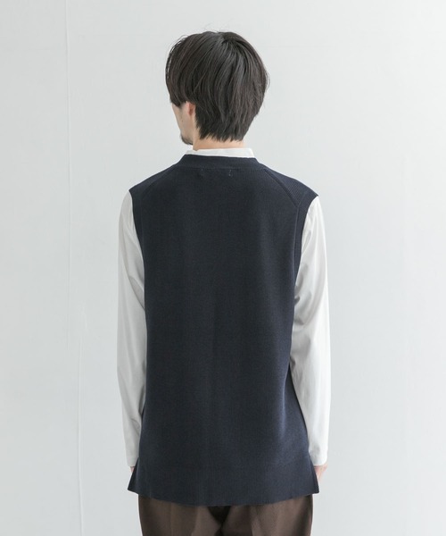 URBAN RESEARCH（アーバンリサーチ）の「ハンドウォッシャブル片畦ニットベスト（ベスト・メンズ・ネイビー/チャコールグレー・LARGE/MEDIUM）」の4枚目の写真