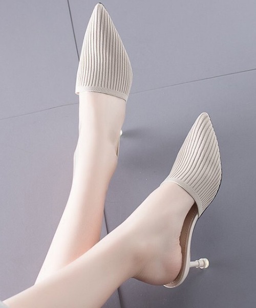 SFW（エスエフダブリュー）の「美脚を叶える ポインテッドトゥミュール（サンダル・レディース・ブラック/ベージュ/イエロー・40/38/39/35/36/37/34）」の2枚目の写真