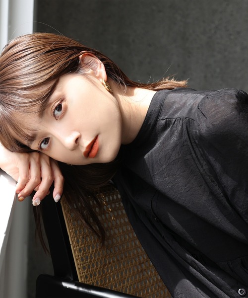 one after another NICE CLAUP（ワンアフターアナザーナイスクラップ）の「【ZOZO限定】バンドカラ―シアーティアードロングワンピース（シャツワンピース・レディース・ブラック/ベージュ/オフホワイト/ピンク/オレンジ/ミント・FREE）」の6枚目の写真