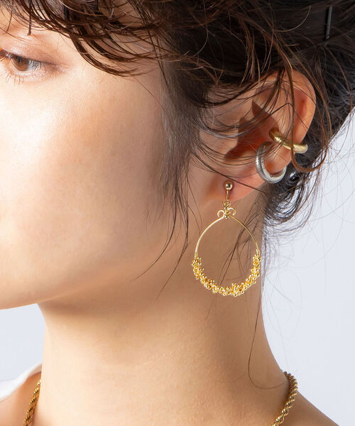 NOLLEY’S（ノーリーズ）の「つぶメタフープイヤリング（イヤリング・レディース・ゴールド/シルバー・FREE）」の2枚目の写真