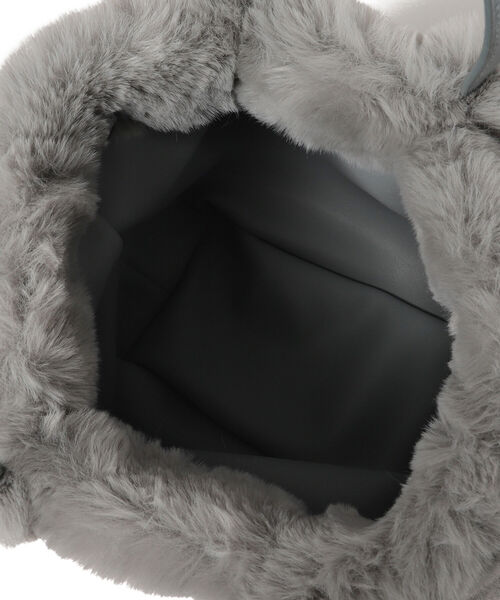 Ray BEAMS(レイビームス)の「Ray BEAMS / リバーシブル フェイクファー バッグ(ショルダーバッグ・レディース・グレー/その他・ONE SIZE)」の5枚目の写真