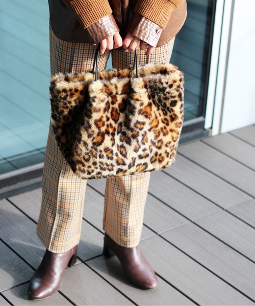 Ray BEAMS(レイビームス)の「Ray BEAMS / リバーシブル フェイクファー バッグ(ショルダーバッグ・レディース・グレー/その他・ONE SIZE)」の18枚目の写真