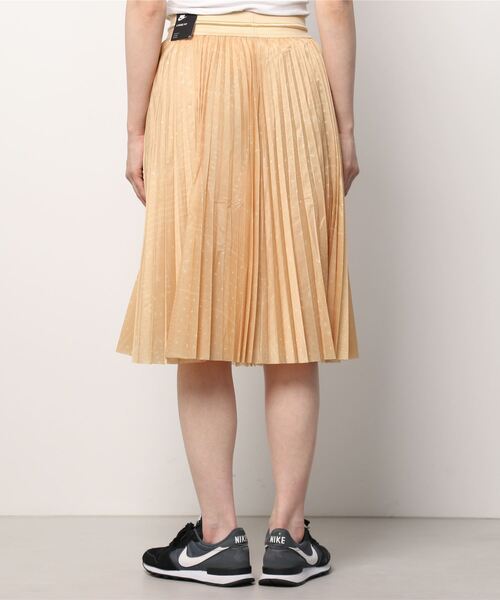 NIKE(ナイキ)の「NIKE WMNS NSW SKIRT LW DJ4547-252(スカート・レディース・ベージュ・X-SMALL/SMALL)」の3枚目の写真