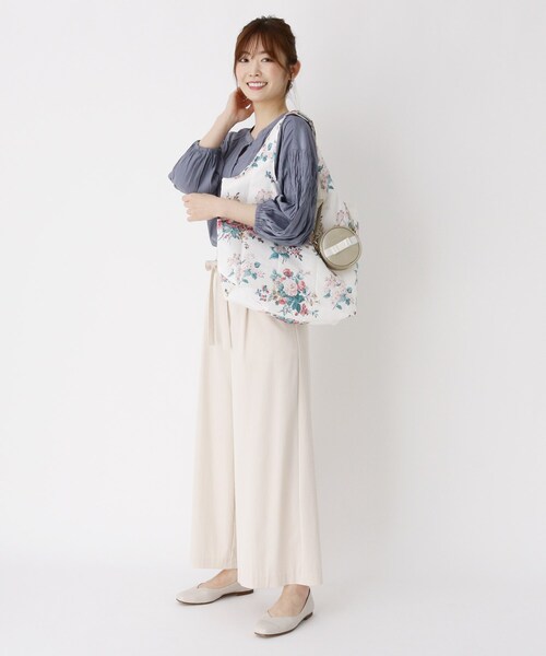 LAURA ASHLEY(ローラアシュレイ)の「フローラル柄 サークルケース付きマイバッグ(エコバッグ/サブバッグ・レディース・グレー系その他/ゴールド系その他/ピンク系・00)」の8枚目の写真