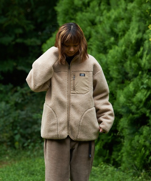 OUTDOOR PRODUCTS(アウトドアプロダクツ)の「【OUTDOOR PRODUCTS/アウトドアプロダクツ】防風ボアスタンドブルゾン ワンポイントブランドロゴ ユニセックス(ブルゾン・メンズ・オフホワイト/その他1/ベージュ/カーキ/アイボリー・SMALL/LARGE/X-LARGE/MEDIUM)」の1枚目の写真
