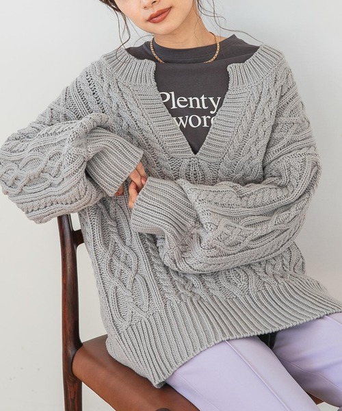 mysty woman（ミスティウーマン）の「キーネックケーブルプルオーバー 258224（ニット/セーター・レディース・アイボリー/カーキ/ライトグレー/ブラウン/ピンク/モカ・FREE）」の2枚目の写真
