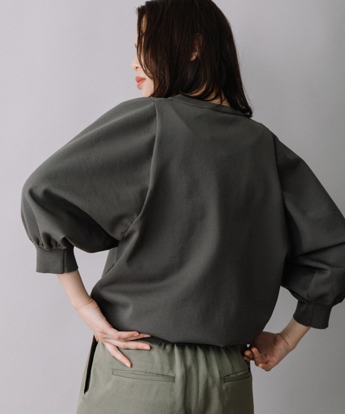 Munich（ミューニック）の「ストレッチジャージパフスリーブプルオーバー（ニット/セーター・レディース・ブラック/ブラウン/カーキ/アイボリー・FREE）」の17枚目の写真