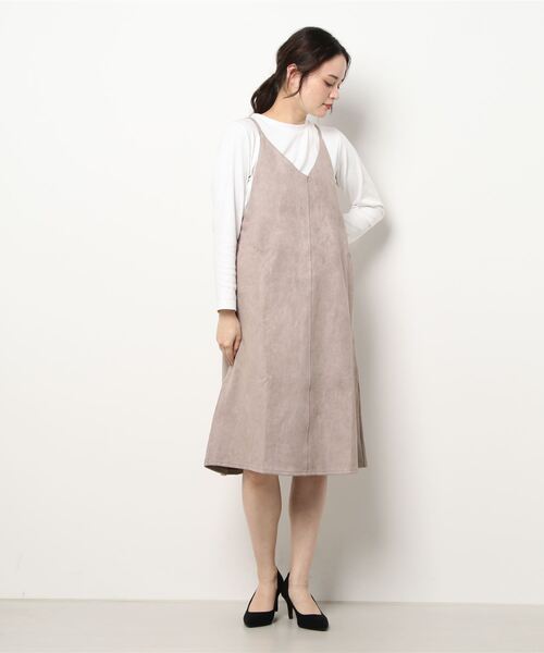 BELLUNA（ベルーナ）の「スエード調素材ジャンパースカート（ジャンパースカート・レディース・ネイビー/ライトグリーン/グレイッシュベージュ・MEDIUM/LARGE/X-LARGE）」の6枚目の写真