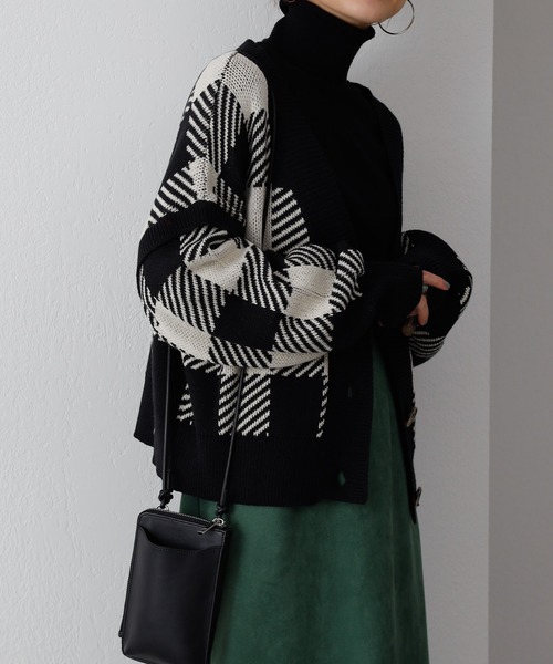 COLONY 2139（コロニートゥーワンスリーナイン）の「チェック柄ジャガードニット短丈カーディガン（カーディガン/ボレロ・レディース・ブラック/ベージュ/ブルー・FREE）」の5枚目の写真