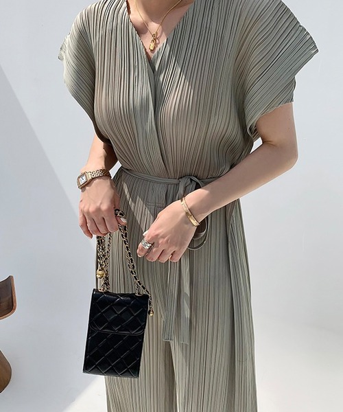Leja(レジャ)の「【LEJA】Vネックボリューム袖半袖プリーツロングワンピース風オールインワン(ワンピース・レディース・ブラック/カーキ/グリーン・FREE)」の3枚目の写真