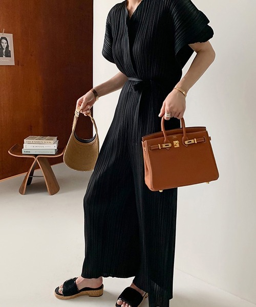 Leja(レジャ)の「【LEJA】Vネックボリューム袖半袖プリーツロングワンピース風オールインワン(ワンピース・レディース・ブラック/カーキ/グリーン・FREE)」の6枚目の写真