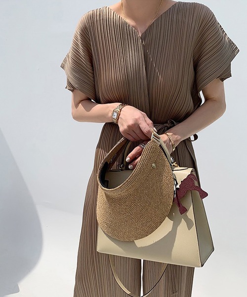 Leja(レジャ)の「【LEJA】Vネックボリューム袖半袖プリーツロングワンピース風オールインワン(ワンピース・レディース・ブラック/カーキ/グリーン・FREE)」の11枚目の写真