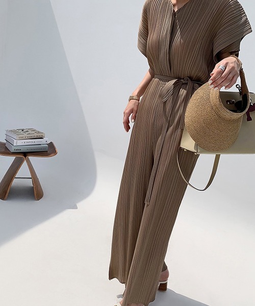 Leja(レジャ)の「【LEJA】Vネックボリューム袖半袖プリーツロングワンピース風オールインワン(ワンピース・レディース・ブラック/カーキ/グリーン・FREE)」の13枚目の写真