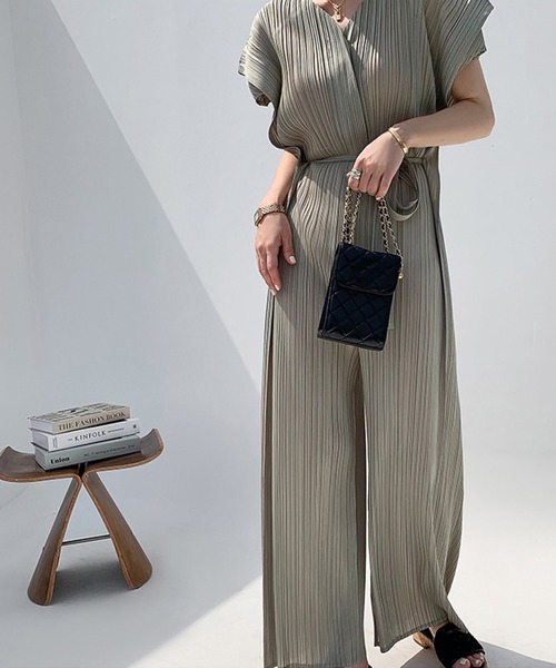 Leja(レジャ)の「【LEJA】Vネックボリューム袖半袖プリーツロングワンピース風オールインワン(ワンピース・レディース・ブラック/カーキ/グリーン・FREE)」の17枚目の写真