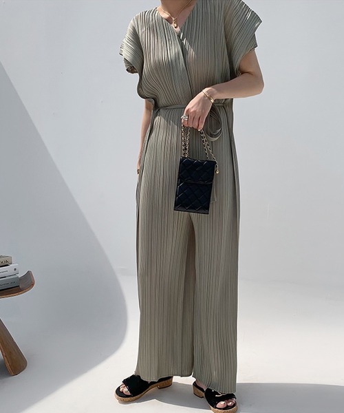 Leja(レジャ)の「【LEJA】Vネックボリューム袖半袖プリーツロングワンピース風オールインワン(ワンピース・レディース・ブラック/カーキ/グリーン・FREE)」の18枚目の写真