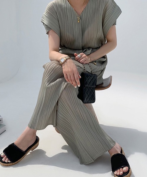 Leja(レジャ)の「【LEJA】Vネックボリューム袖半袖プリーツロングワンピース風オールインワン(ワンピース・レディース・ブラック/カーキ/グリーン・FREE)」の21枚目の写真