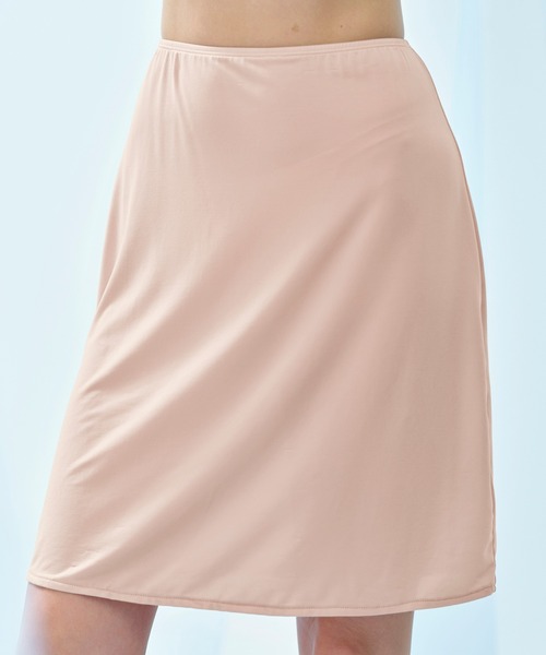 YU'NOW（ユナウ）の「ひんやり冷感！汗取りペチスカート〈50㎝丈〉【制菌】【抗菌防臭】【吸水速乾】（インナーウェア/肌着・レディース・ブラック/ベージュ/オフホワイト・MEDIUM/LARGE/X-LARGE）」の3枚目の写真