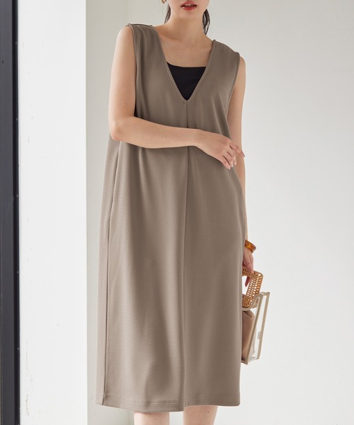 RANAN（ラナン）の「深Vネックジャンパースカート（レギュラー丈）（ジャンパースカート・レディース・ブラック/ネイビー/サンドグレー/キャメル/ベージュ・LL/M/L）」の3枚目の写真