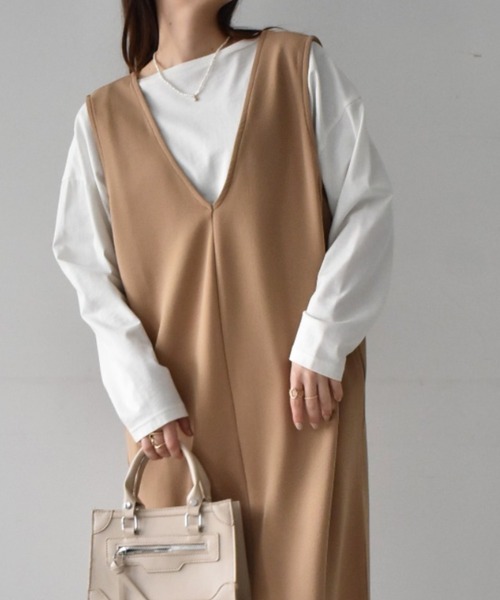 RANAN（ラナン）の「深Vネックジャンパースカート（レギュラー丈）（ジャンパースカート・レディース・ブラック/ネイビー/サンドグレー/キャメル/ベージュ・LL/M/L）」の5枚目の写真