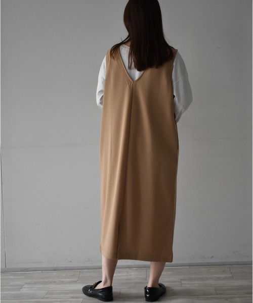 RANAN（ラナン）の「深Vネックジャンパースカート（レギュラー丈）（ジャンパースカート・レディース・ブラック/ネイビー/サンドグレー/キャメル/ベージュ・LL/M/L）」の21枚目の写真