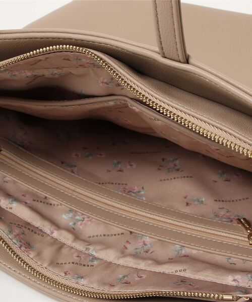 MERCURYDUO(マーキュリーデュオ)の「【MERCURYDUO/マーキュリーデュオ】 レニス チャーム付き シンプルトートバッグ(トートバッグ・レディース・ブラック/ベージュ/アイボリー・FREE)」の7枚目の写真