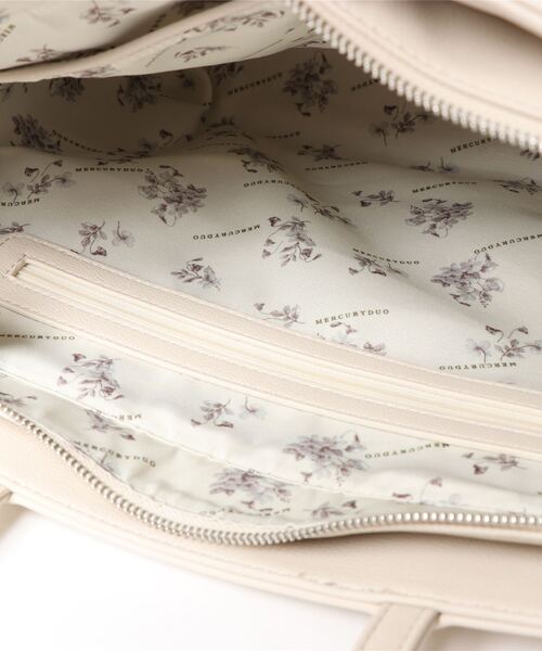 MERCURYDUO(マーキュリーデュオ)の「【MERCURYDUO/マーキュリーデュオ】 レニス チャーム付き シンプルトートバッグ(トートバッグ・レディース・ブラック/ベージュ/アイボリー・FREE)」の8枚目の写真