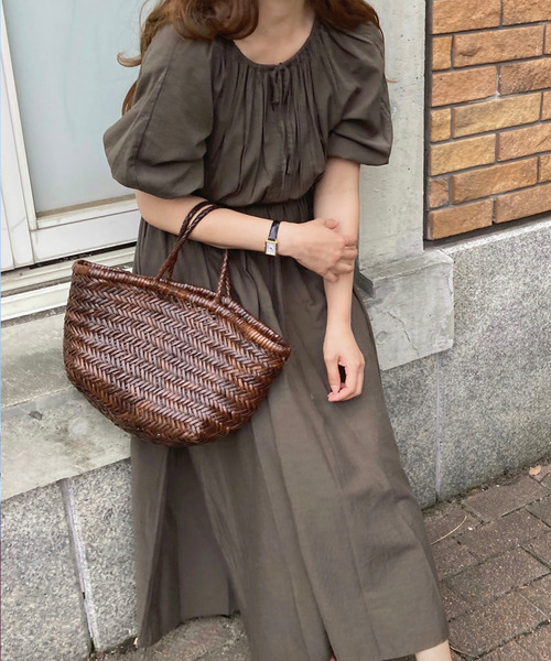 LAUIR（ラウアー）の「バルーンスリーブワンピース（ワンピース・レディース・ブラック/ホワイト/ライトグレー/テラコッタ/ライトベージュ/カーキ/ブルー・MEDIUM/LARGE/X-LARGE）」の6枚目の写真